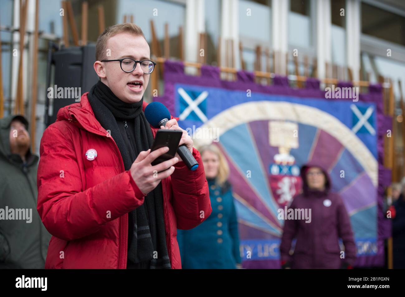 Edinburgh, Großbritannien. Februar 2020. Bild: Protest außerhalb des schottischen Parlaments, wo Studenten gegen die drakonischen Maßnahmen protestieren, die im Hinblick auf Hochschulgeld, Renten und Arbeitsbedingungen von den Universitäten ergriffen wurden. Kredit: Colin Fisher/Alamy Live News Stockfoto