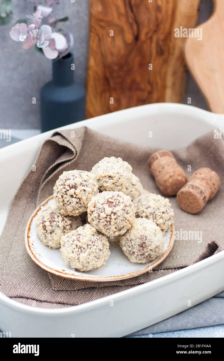 Köstliche Milchschokolade und Erdnussbutter Trüffel Stockfoto