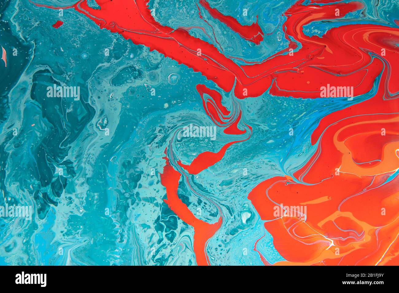 Mischung aus blauem Wasser und rotem Volkan für Hintergrundbilder Stockfoto