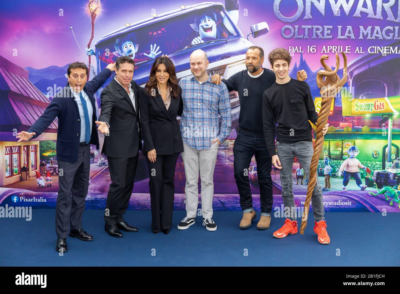 Fotocall des Trickfilms "Weiter - Jenseits der Magie" mit dem Filmemacher Dan Scanlon und den italienischen Stimmen Sabrina Ferilli, Fabio Volo, Favij, Raul Cremona, David Parzo, in La Lanterna Rom. (Foto von Gennaro Leonardi/Pacific Press/Sipa USA) Stockfoto