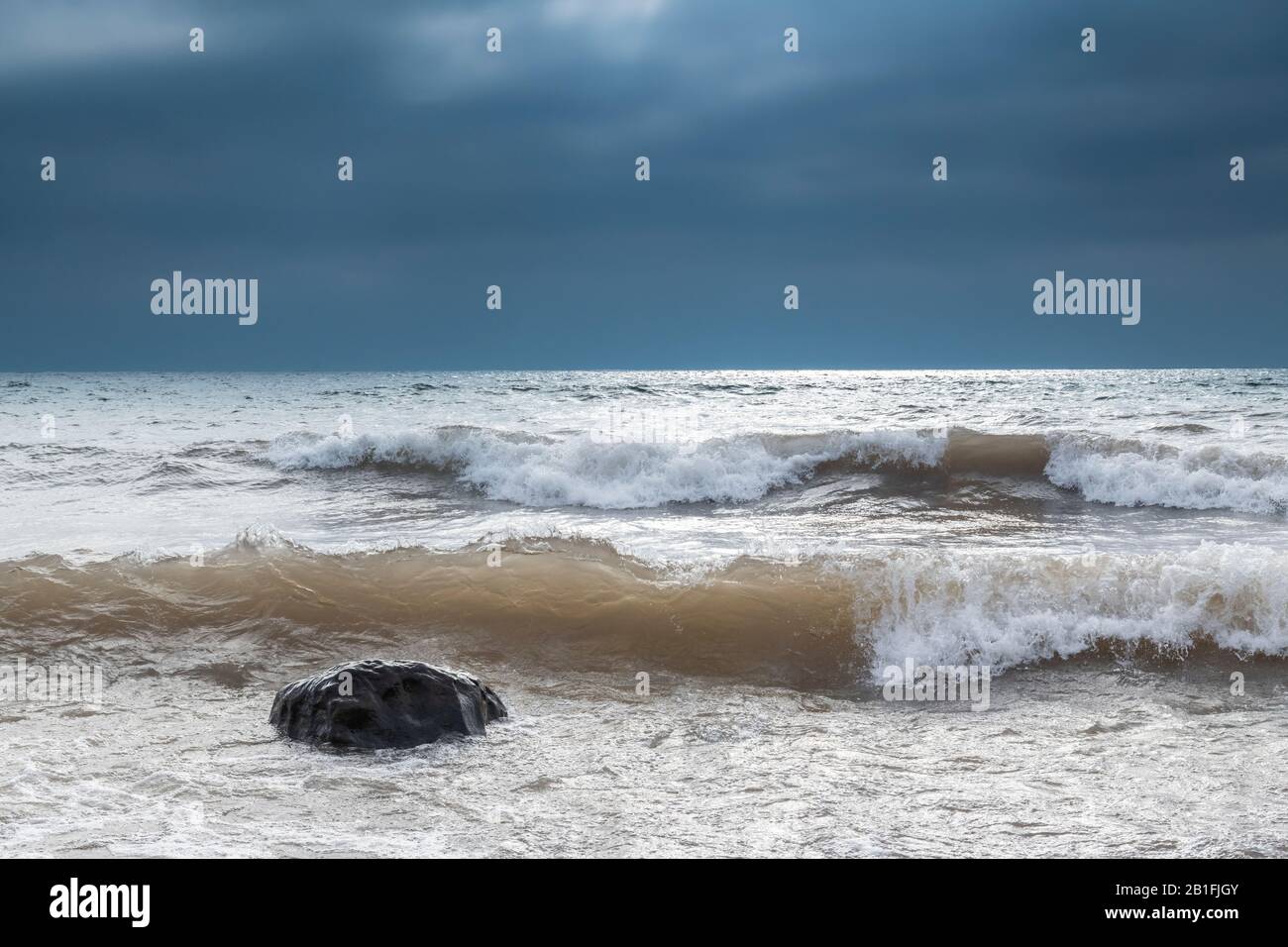 Stürmischer Himmel über dem Lake Superior, Flussmünde des Kadunce, Ende Januar, MN, USA, von Dominique Braud/Dembinsky Photo Assoc Stockfoto