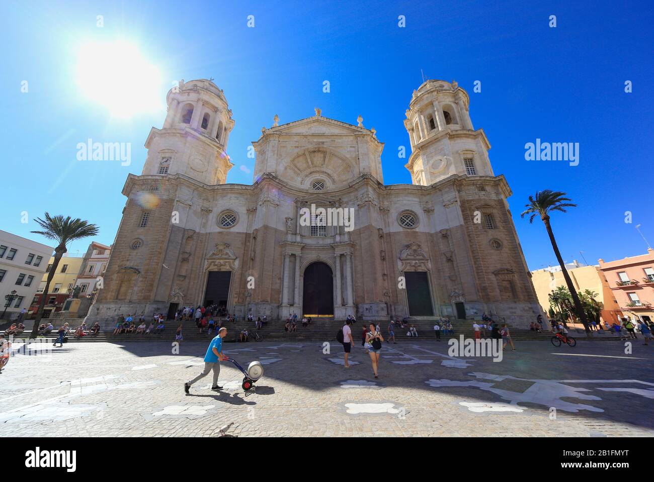 Kathedrale und Bierfass, Cadiz, Spanien. Stockfoto