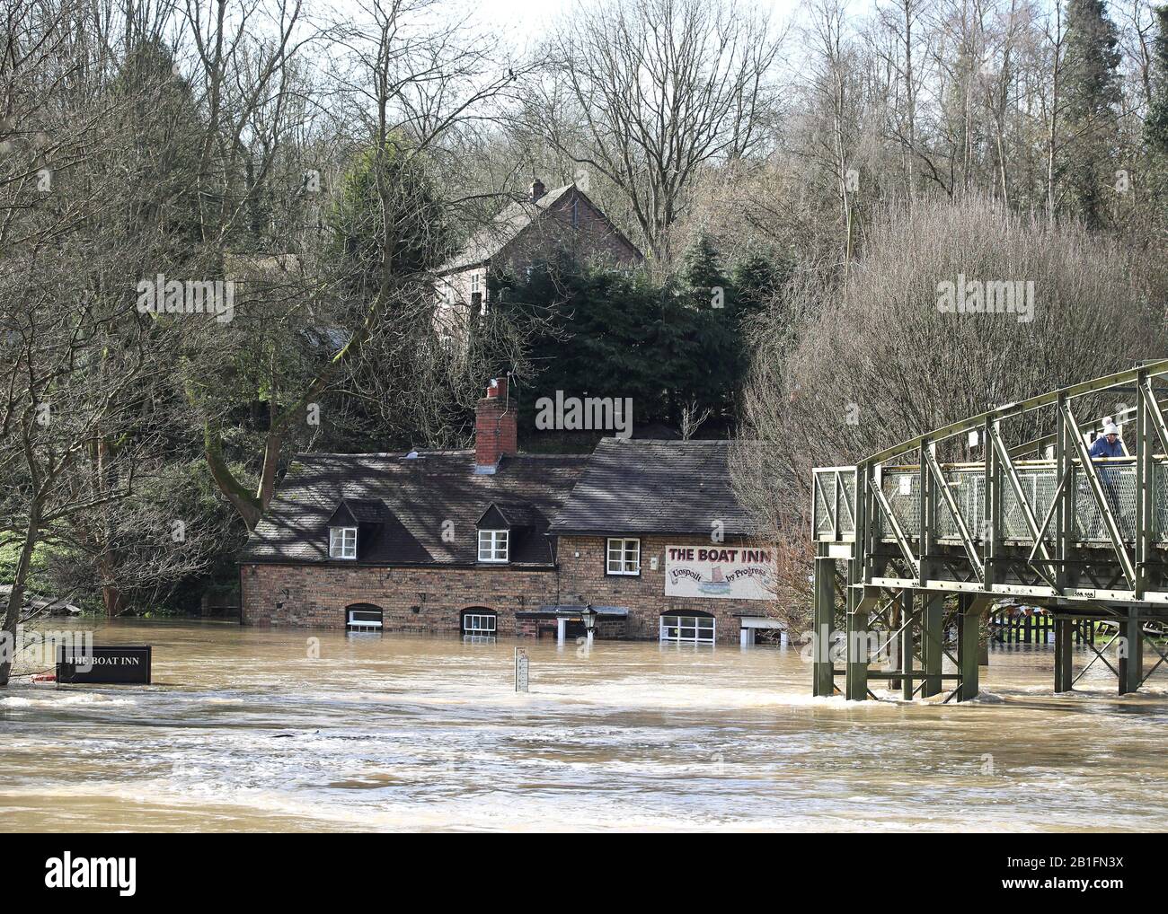 Das Boat Inn in Jackfield in der Nähe von Ironbridge, Shropshire, Floodwaters hat die höchsten Speicherebenen erreicht, da der River Severn weiterhin hoch ist, mit Warnungen vor weiteren Überschwemmungen über Großbritannien. Siehe PA Story WETTERSTURM. Der Fotokredit sollte lauten: Nick Potts/PA Wire Stockfoto