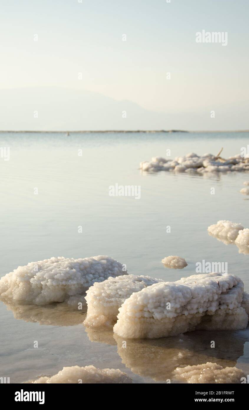 Dawn, Salz aus dem Toten Meer Felsen am Toten Meer Stockfoto