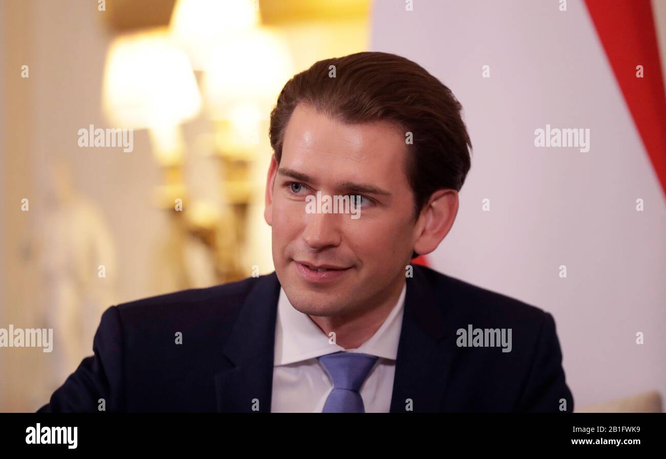 Der österreichische Bundeskanzler Sebastian kurz hatte während seines Treffens mit Premierminister Boris Johnson in der Downing Street, London, 10. Stockfoto