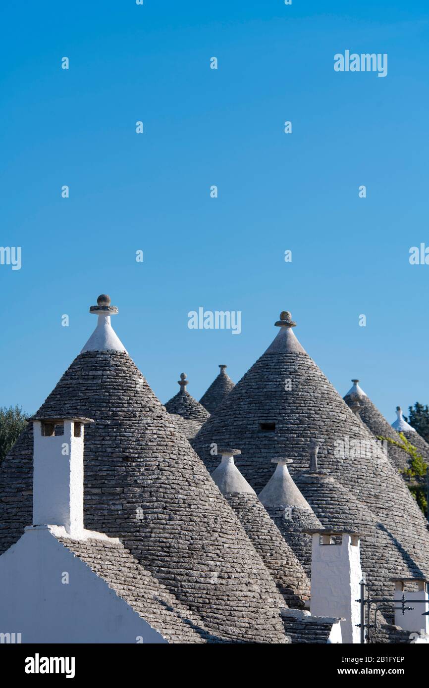 Konische Trockensteindächer auf Traditioanl-Häusern in Alberobello, Provinz Bari, Apulien, Italien, Europa Stockfoto