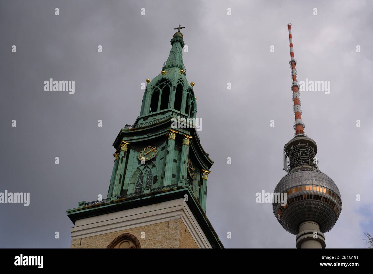 Berliner Skyline mit Fernsehturm Stockfoto