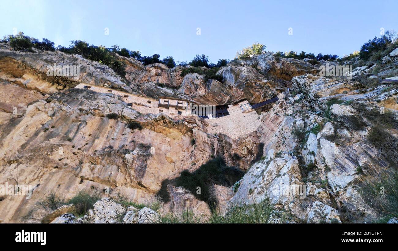 Ioannina Griechenland Kipina Ancient Kloster in Tzoumerka Stein bauen in einer Höhle von Berg im Jahr 1212 in der Nähe von pramanta kalariten sirako Dörfer epirus Stockfoto