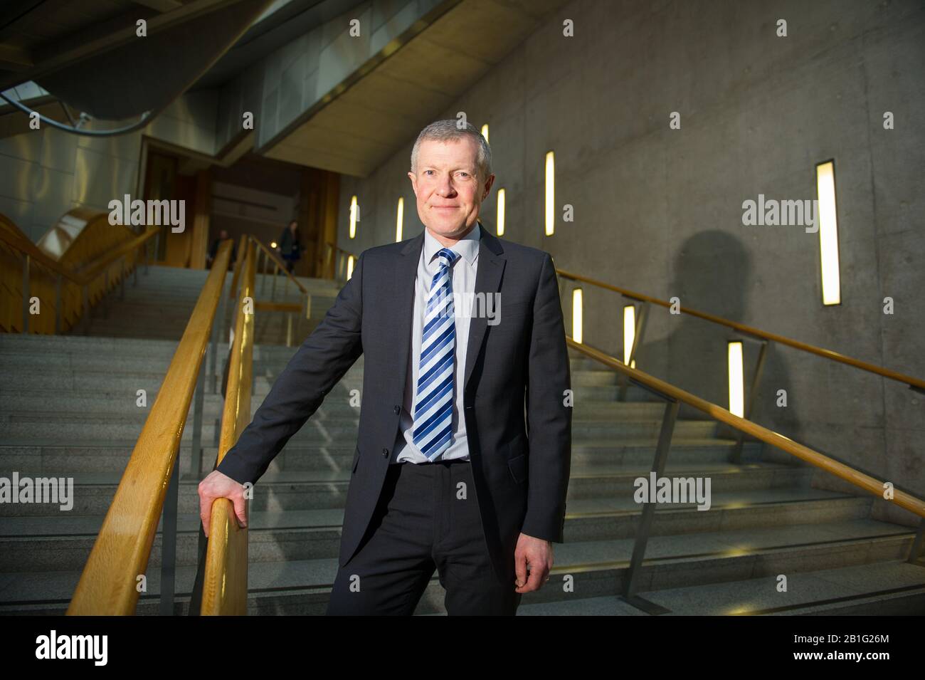 Edinburgh, Großbritannien. Februar 2020. Abgebildet: Willie Rennie MSP - Anführer der Scottish Liberal Democrats Party. Auf den Stufen der Gartenlobby des schottischen Parlaments zu sehen. Kredit: Colin Fisher/Alamy Live News Stockfoto