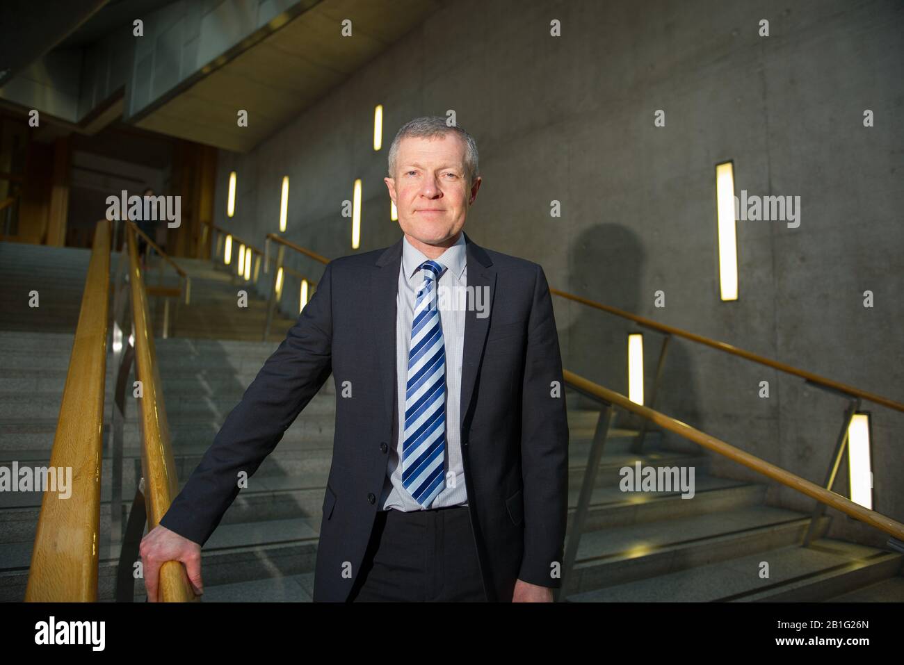 Edinburgh, Großbritannien. Februar 2020. Abgebildet: Willie Rennie MSP - Anführer der Scottish Liberal Democrats Party. Auf den Stufen der Gartenlobby des schottischen Parlaments zu sehen. Kredit: Colin Fisher/Alamy Live News Stockfoto