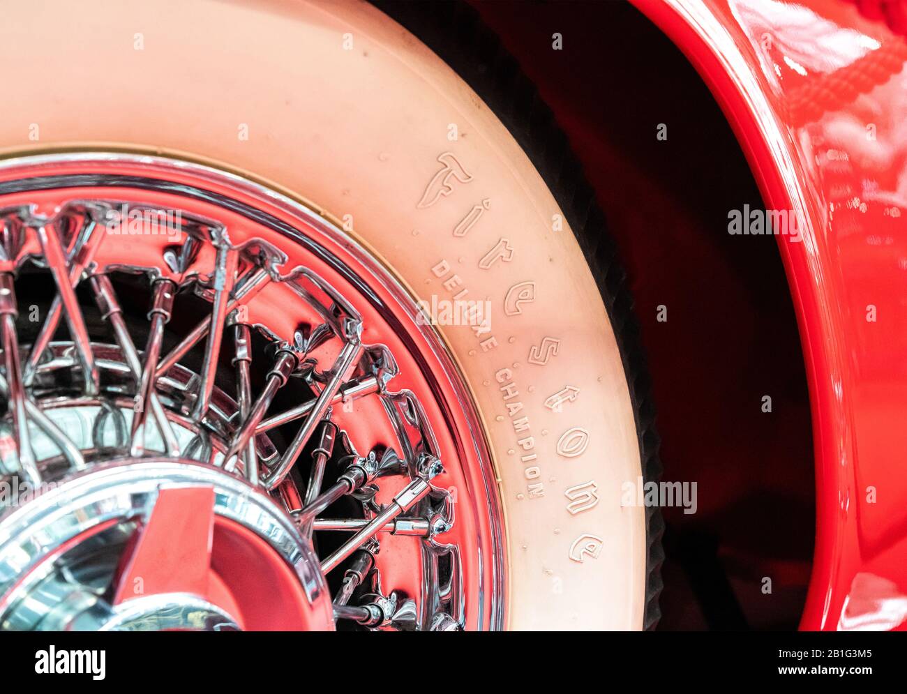 Reifen montiert -Fotos und -Bildmaterial in hoher Auflösung – Alamy