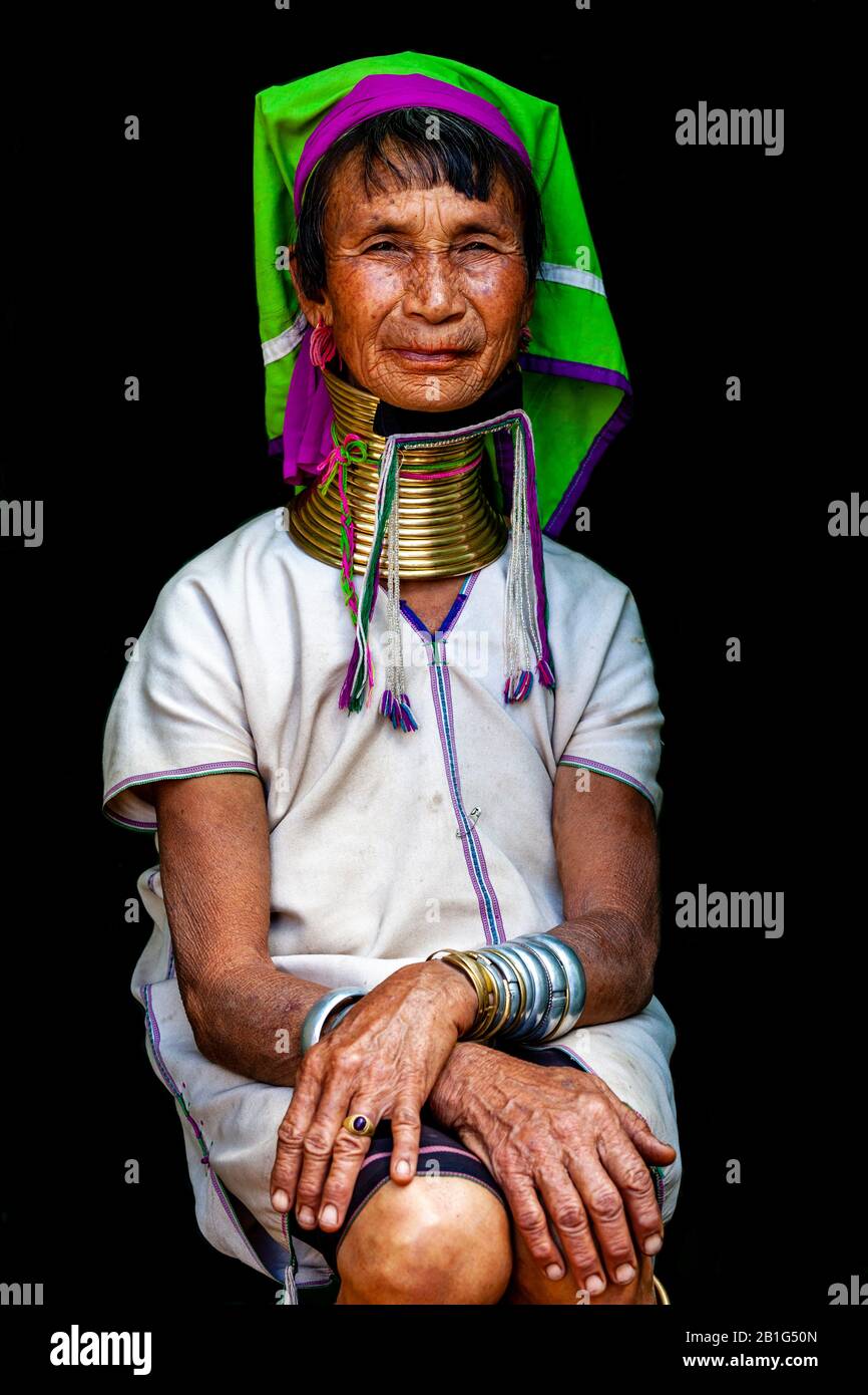 Ein Porträt Einer Frau Aus Der Kayan (Long Neck) Minority Group, Pan Pet Village, Loikaw, Kayah State, Myanmar. Stockfoto