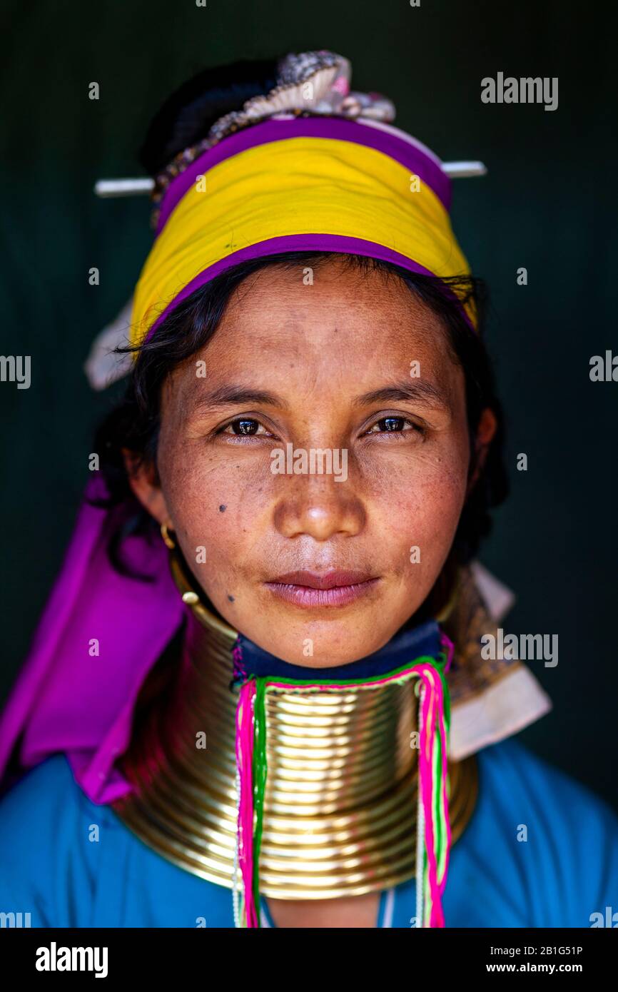 Ein Porträt Einer Jungen Frau Aus Der Kayan (Long Neck) Minority Group, Pan Pet Village, Loikaw, Kayah State, Myanmar. Stockfoto