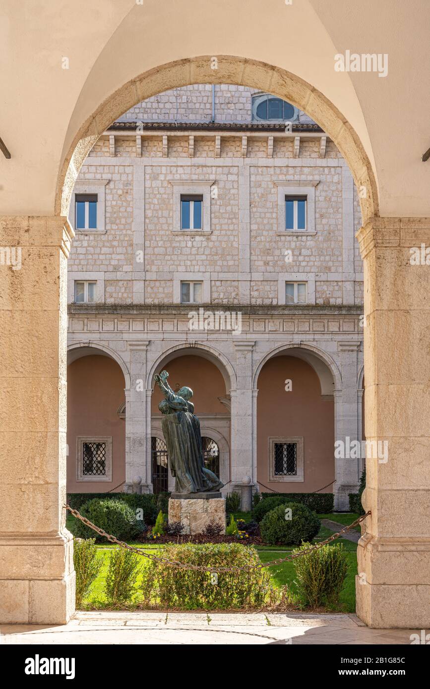St. Benedict Statue in der Abtei von Montecassino Stockfoto