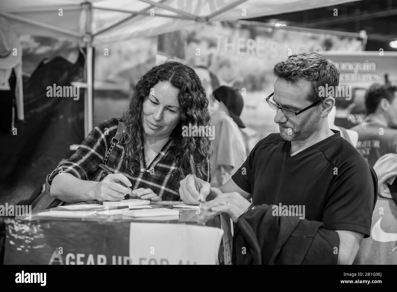 TORONTO, ONTARIO, KANADA - 22. FEBRUAR 2020: DIE MENSCHEN BESUCHEN DIE ABENTEUER- UND REISESHOW IM INTERNATIONALEN ZENTRUM. Stockfoto