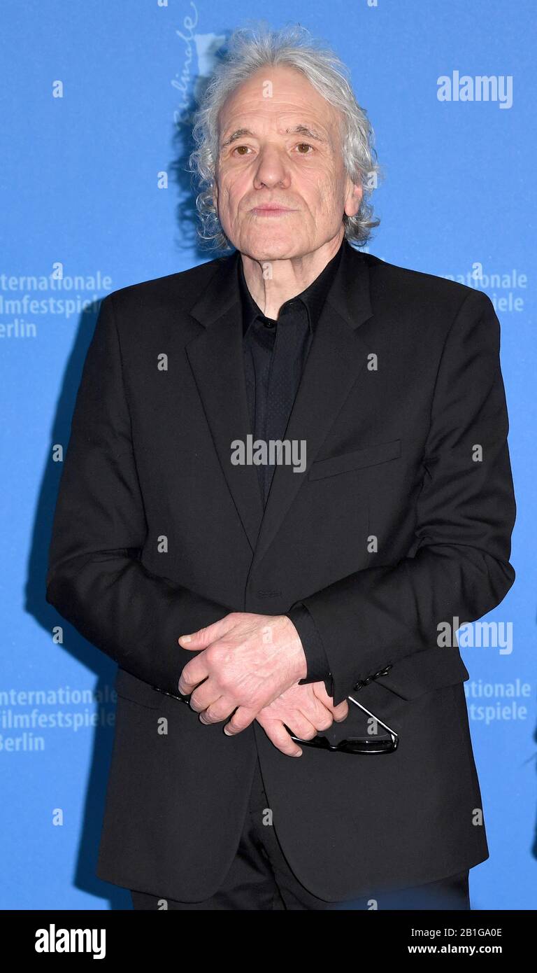 Der amerikanische Filmemacher Abel Ferrara besucht die Fotocall für Sibirien während der 70. Internationalen Filmfestspiele in Berlin. © Paul Treadway Stockfoto