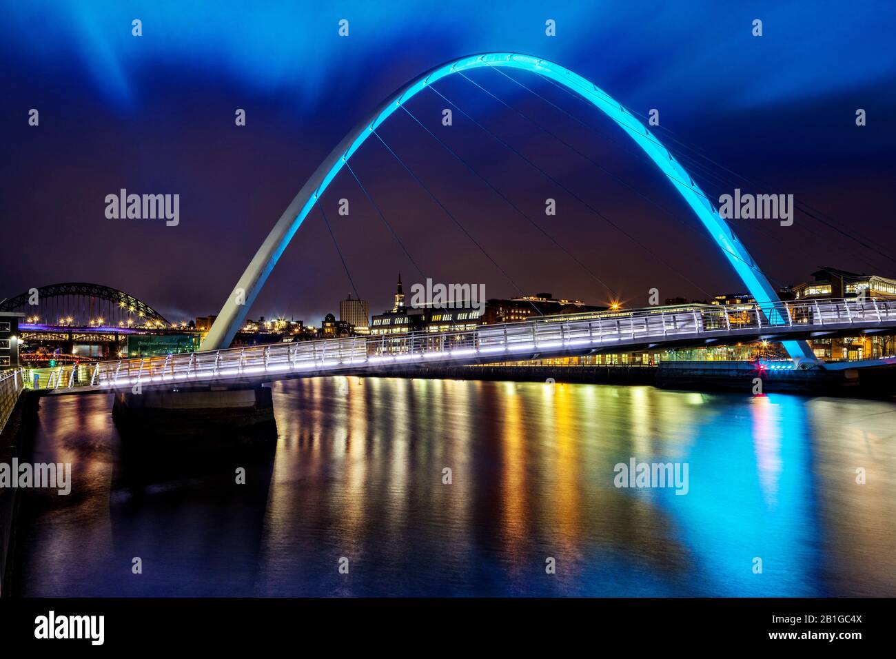 Millennium Bridge Blue Hour Stockfoto