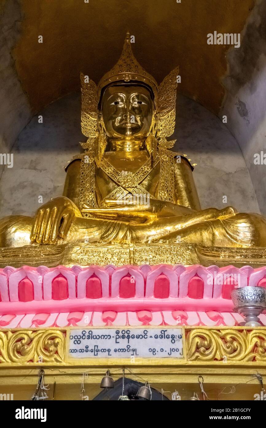 Sitzender Buddha bei Shinpin Shwe Sat Thwar Pagode, Kyaukse, Mandalay Region, Myanmar Stockfoto