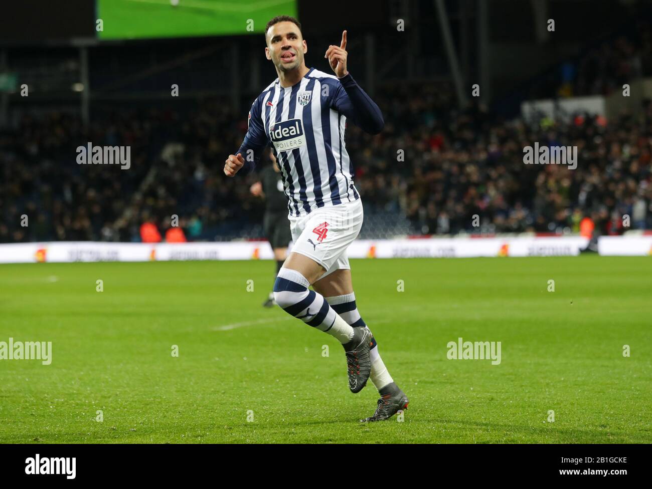 Der Hal Robson-Kanu von West Bromwich Albion feiert das erste Tor seiner Seite im Rahmen des Sky Bet Championship Matches bei Den Hawthorns, West Bromwich. Stockfoto