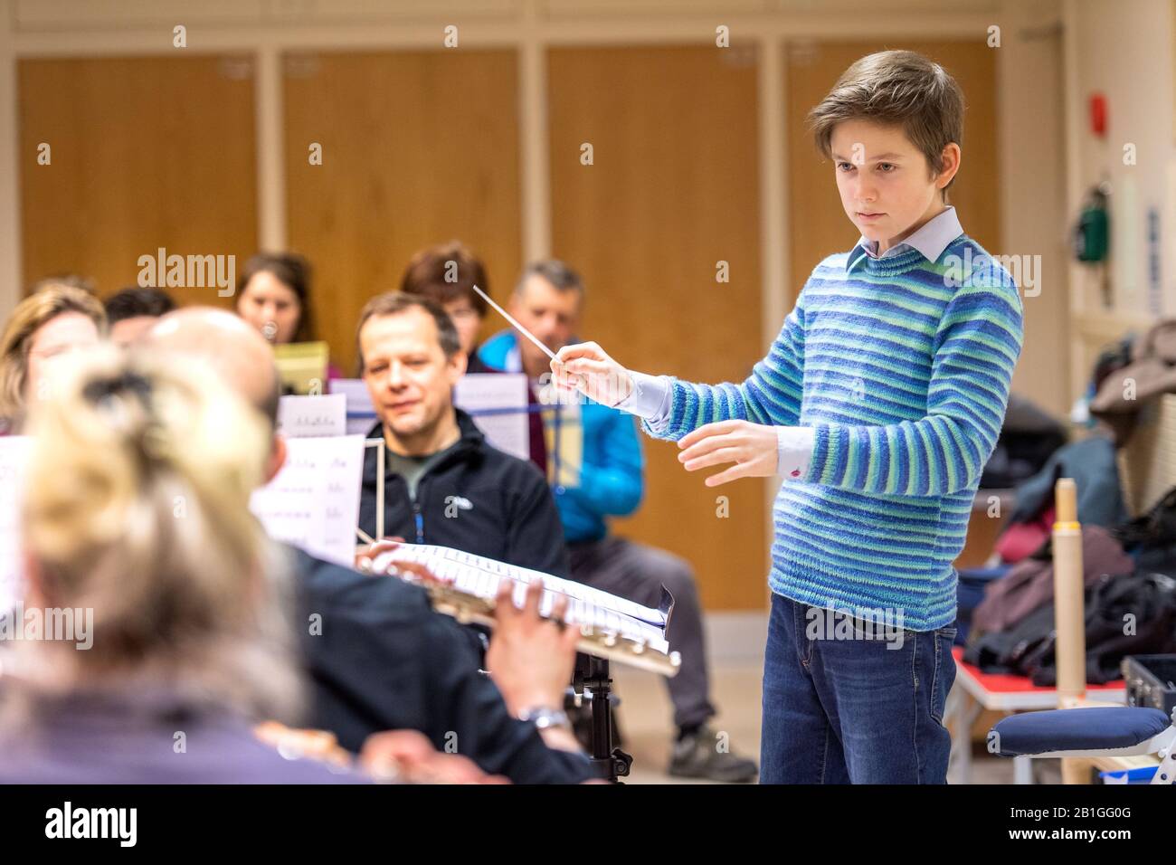 Viktor Seifert (12) nahm an einem Kompositionswettbewerb Teil, um eine (kurze) Symphonie zum 20. Jahrestag der British Wind Band Association zu schreiben. Stockfoto