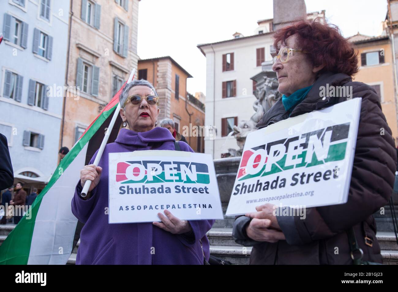 Flashmob in Rom vor dem Pantheon, um gegen israelische Besatzung und illegale Siedlungen in ganz Palästina zu protestieren und um die Wiedereröffnung der Shuhada-Straße in Hebron zu bitten. (Foto von Matteo Nardone/Pacific Press) Stockfoto