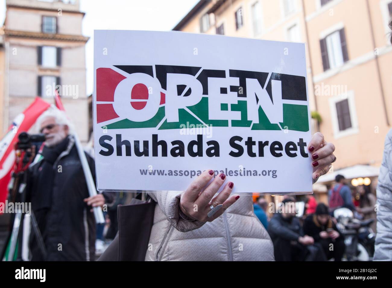 Flashmob in Rom vor dem Pantheon, um gegen israelische Besatzung und illegale Siedlungen in ganz Palästina zu protestieren und um die Wiedereröffnung der Shuhada-Straße in Hebron zu bitten. (Foto von Matteo Nardone/Pacific Press) Stockfoto