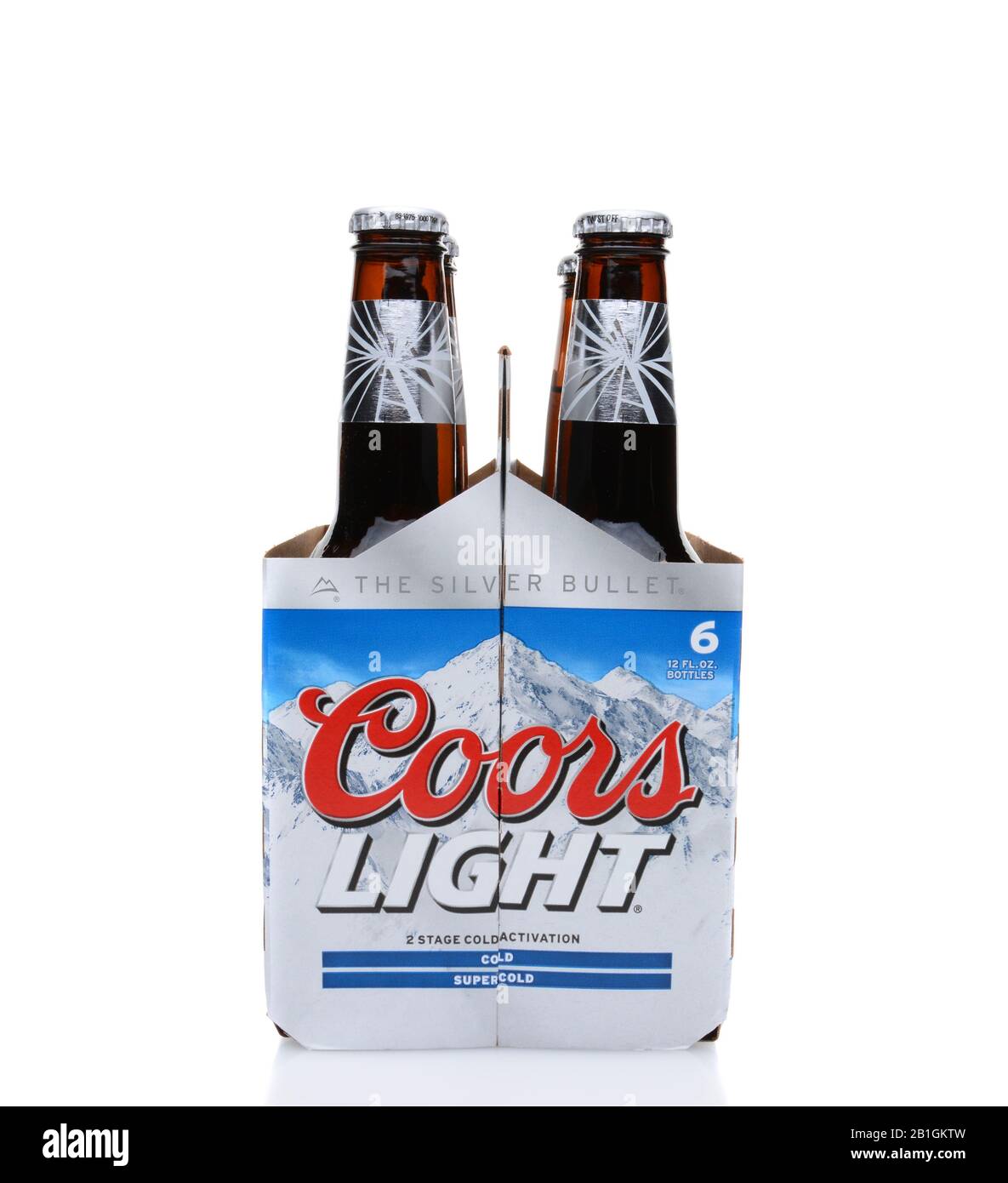 Irvine, CA - 25. MAI 2014: Eine 6-er Packung Coors Light Beer End View. Coors betreibt eine Brauerei in Golden, Colorado, das ist die größte Einzelbrauerei FAC Stockfoto