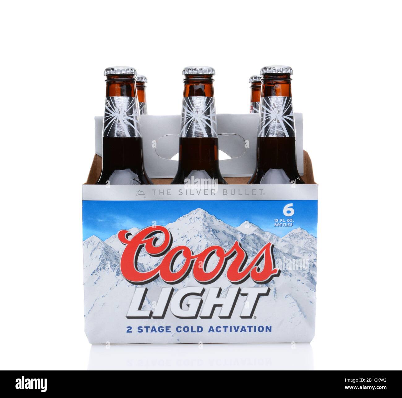 Irvine, CA - 25. MAI 2014: Ein 6er Pack Coors Helles Bier. Coors betreibt eine Brauerei in Golden, Colorado, das ist die größte Einzelbrauerei in Stockfoto