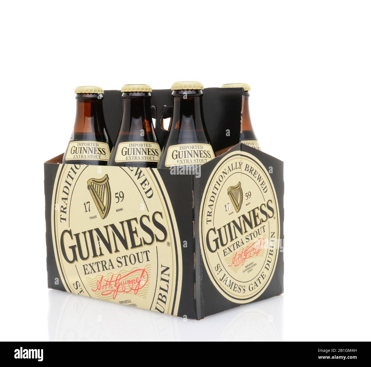 Irvine, CA - 25. MAI 2014: Eine 6-er Packung Guinness Extra Stout. Guinness ist eine der weltweit erfolgreichsten Biermarken mit einem Jahresumsatz von über 850 Mühlen Stockfoto