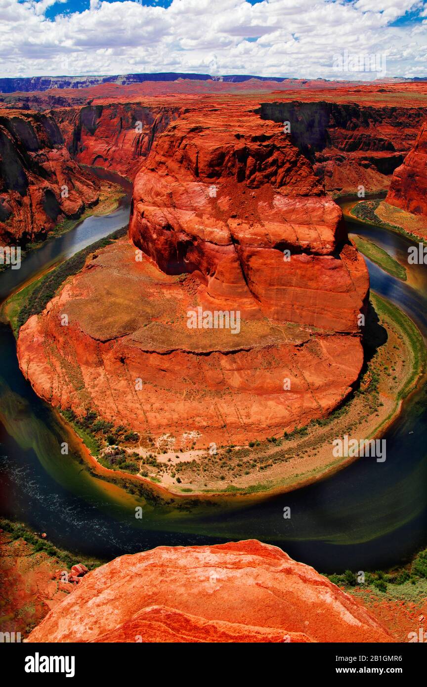 Colorado River umschließt Horseshoe Bend. Blick vom Horseshoe Bend. Stockfoto