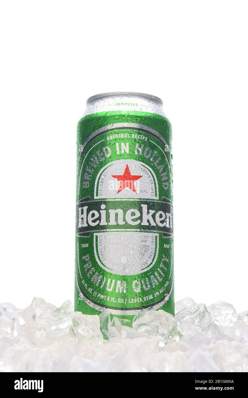 Irvine, KALIFORNIEN - 21. MÄRZ 2018: Heineken Bierkönig kann Eis Heineken ist bekannt für seine unverkennbaren grünen Flaschen und Dosen mit einem roten Stern. Stockfoto