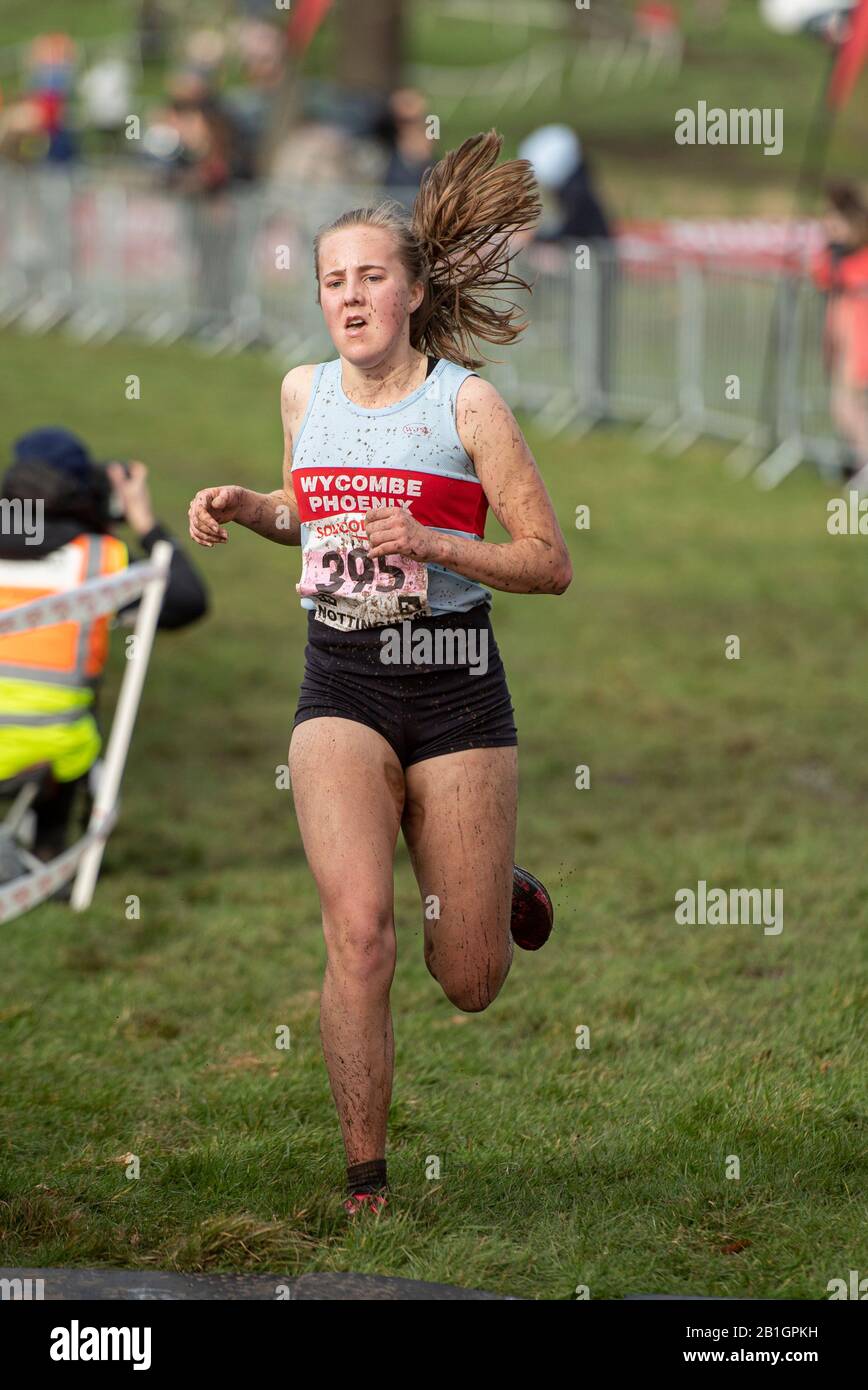 Nottingham - ENGLAND - 22. FEBRUAR: Kisten Stilwell tritt bei den U17-Rennen Der Frauen English National Cross Country Championats, Wollaton Park, Notting an Stockfoto