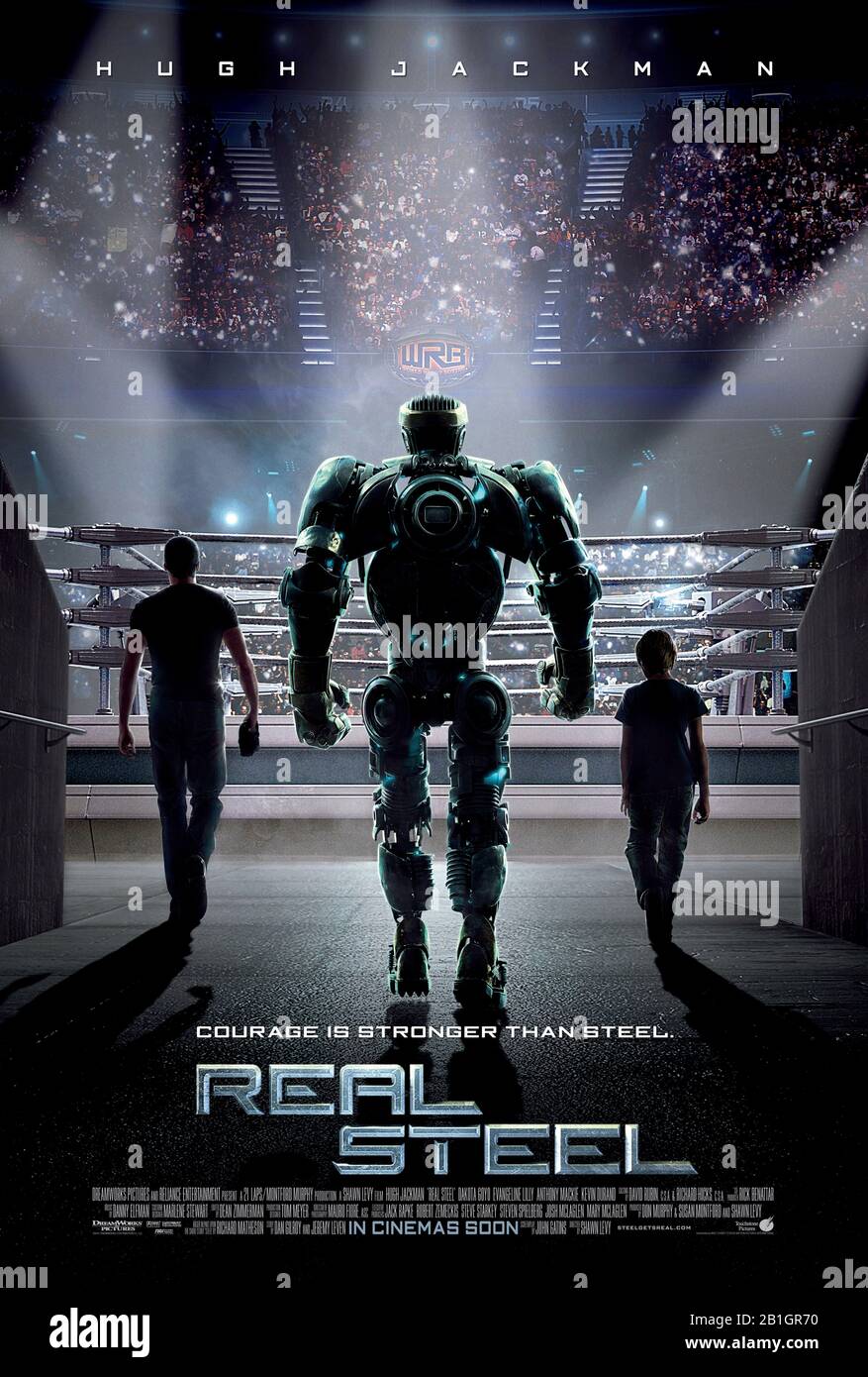 Real Steel (2011) unter der Regie von Shawn Levy und mit Hugh Jackman, Evangeline Lilly, Dakota Goyo und Anthony Mackie in den Hauptrollen. In naher Zukunft steuern Menschen Roboterboxer und kämpfen für den Sport, basierend auf einer Kurzgeschichte von Richard Matheson. Stockfoto