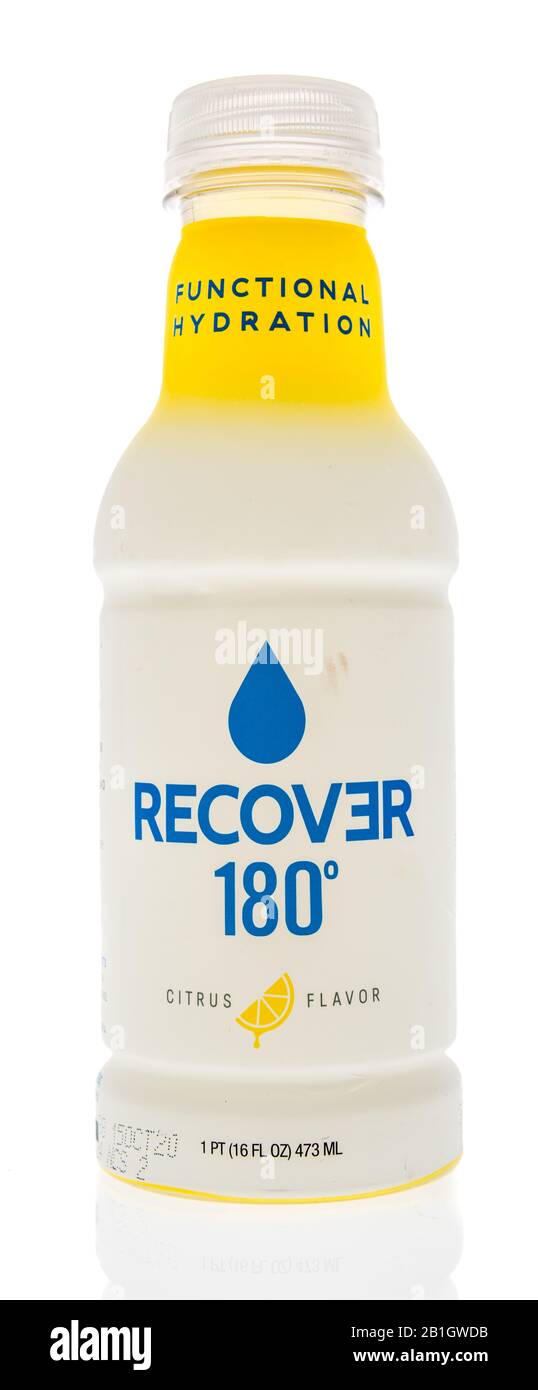 Winneconne, WI - 17. Februar 2020: Eine Flasche Recover 180 Drink auf isoliertem Hintergrund. Stockfoto