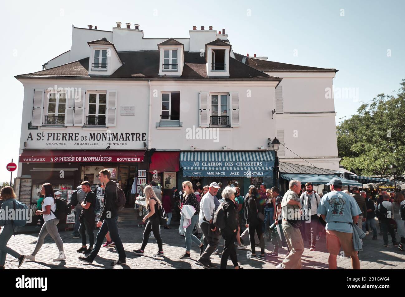 Paris, Frankreich - 20. September 2019: Sehenswürdigkeiten in der Pariser Umgebung von Montmartre, einem malerischen Ort, an dem Künstler wie Pablo Picass leben Stockfoto