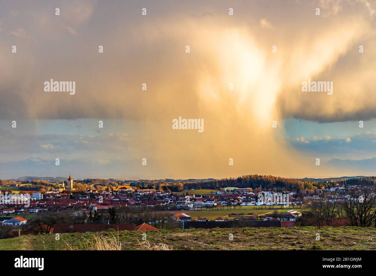 Frühlingsturm treibt Niederschlagsflut über Land, Deutschland, Bayern, Inntal, Haag Stockfoto
