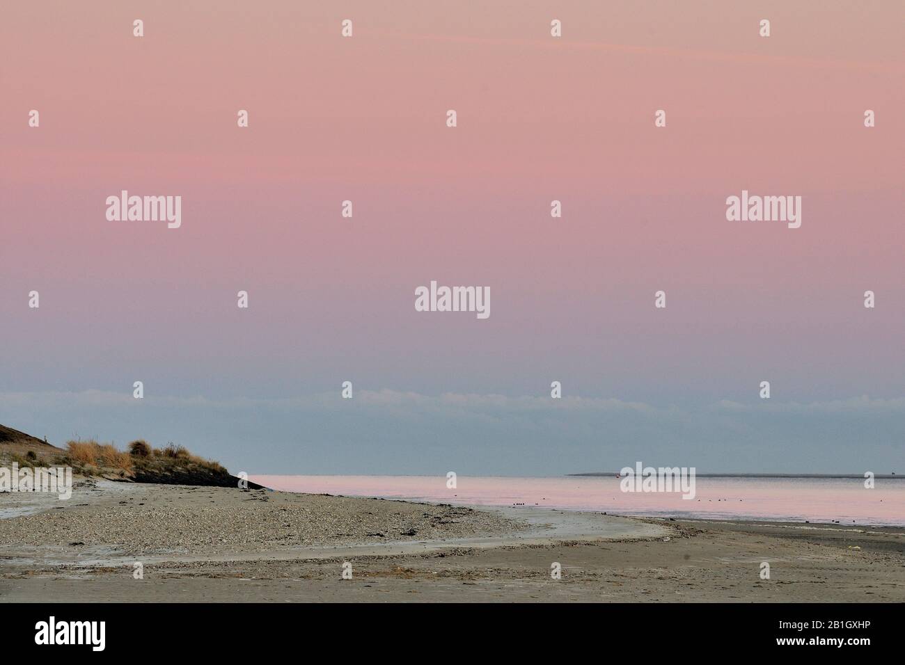 Morgenhimmel an der Nordseeküste, Niederlande, Nordholländer, De Cocksdorp Stockfoto