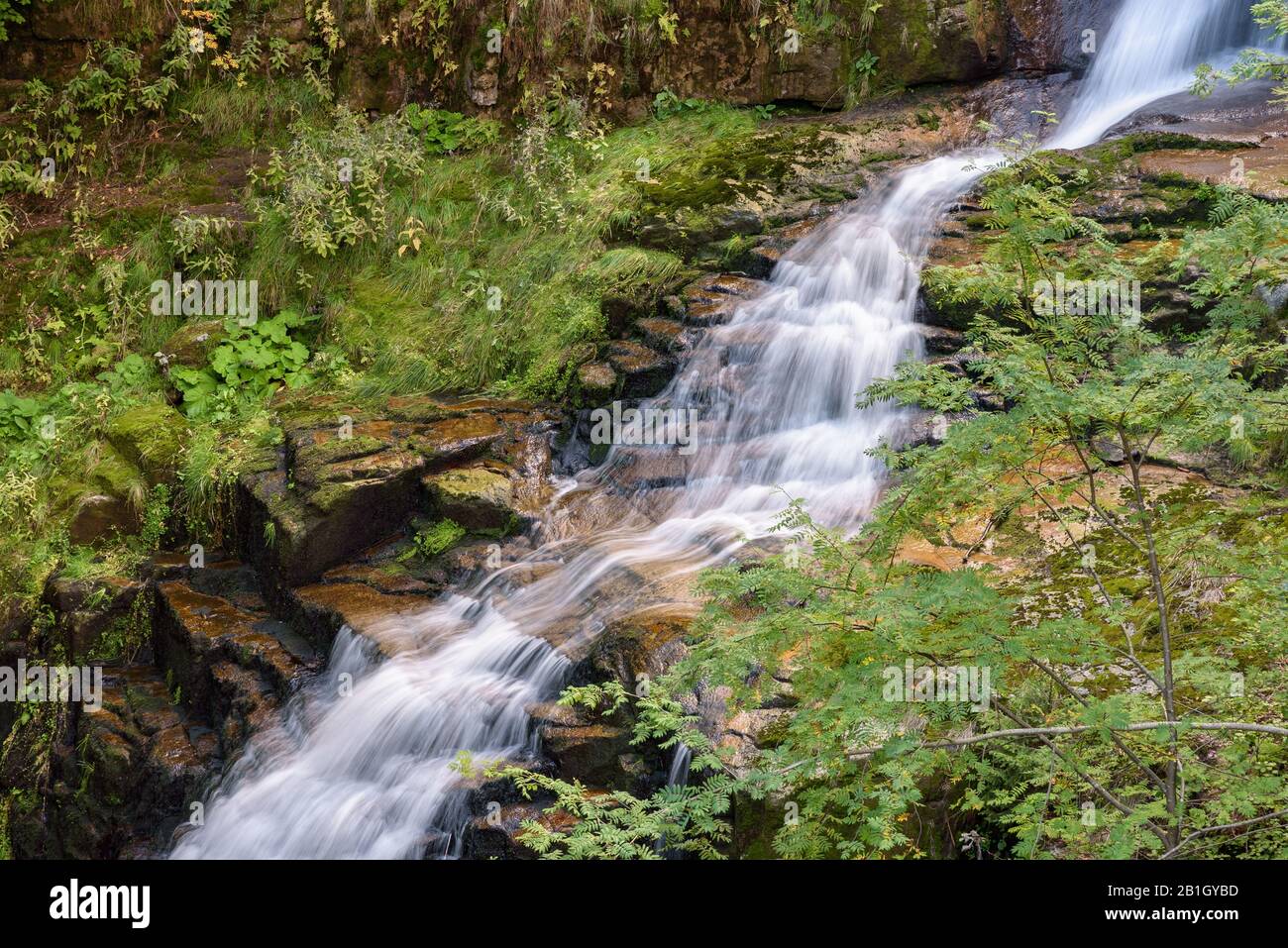 Wasserfall des Flusses Kamienczyk - der höchste Wasserfall im polnischen Riesengebirge Stockfoto