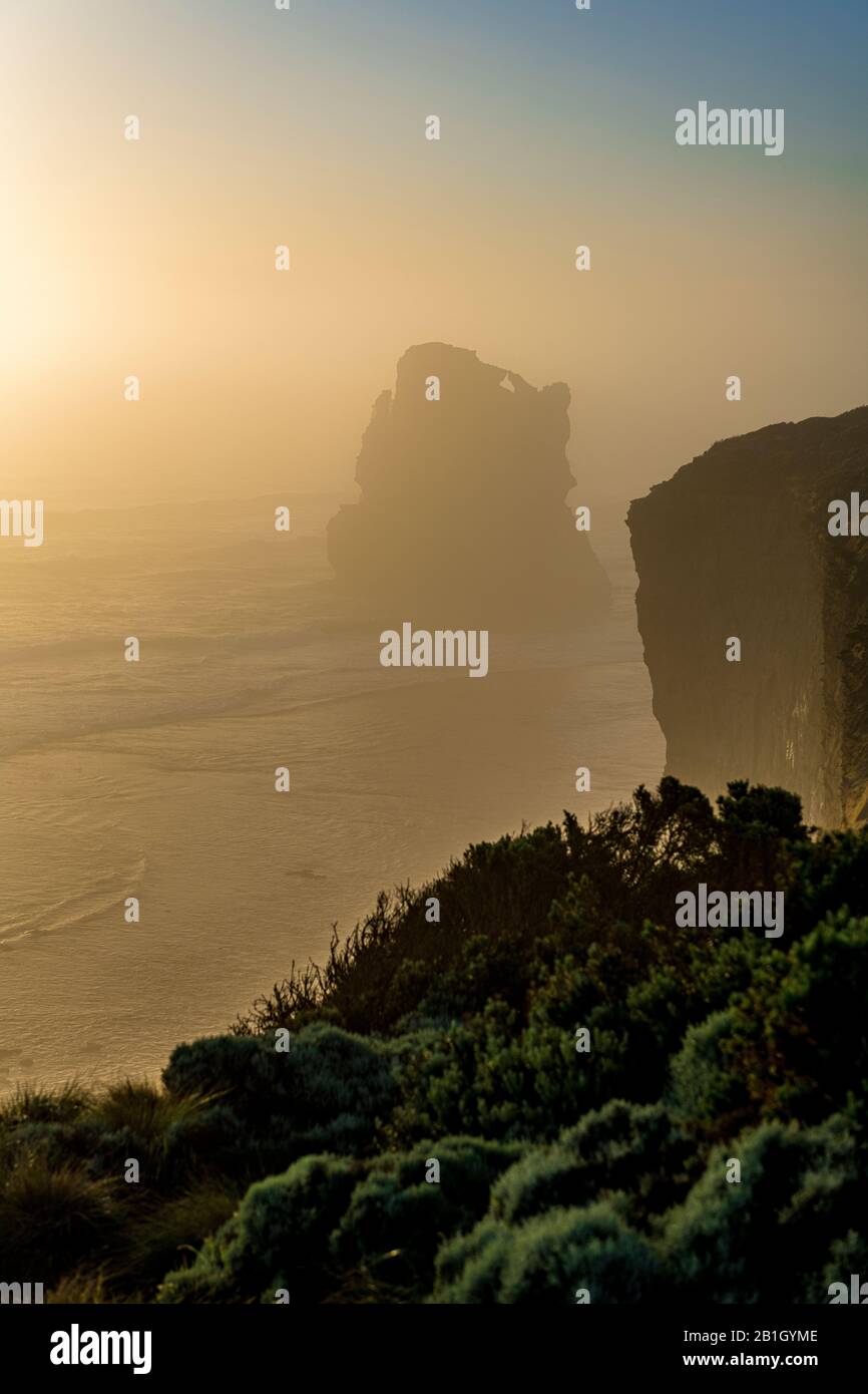 Die Zwölf Apostel bei Sonnenuntergang. Great Ocean Road, Victoria, Australien Stockfoto
