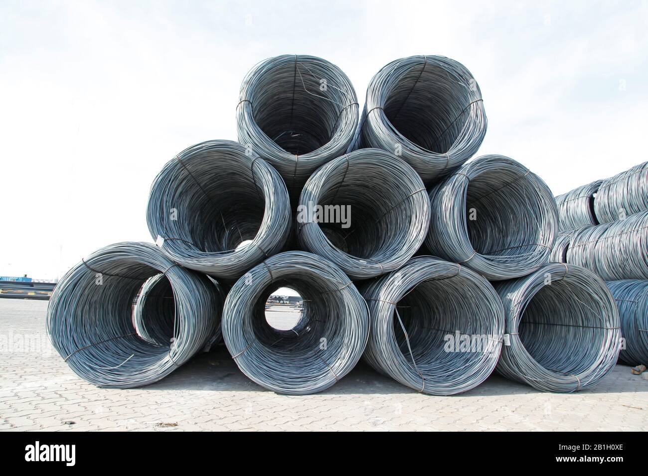 Der Abrollbügel wird auch als warmgewalzter Stahlriegel bezeichnet Stockfoto