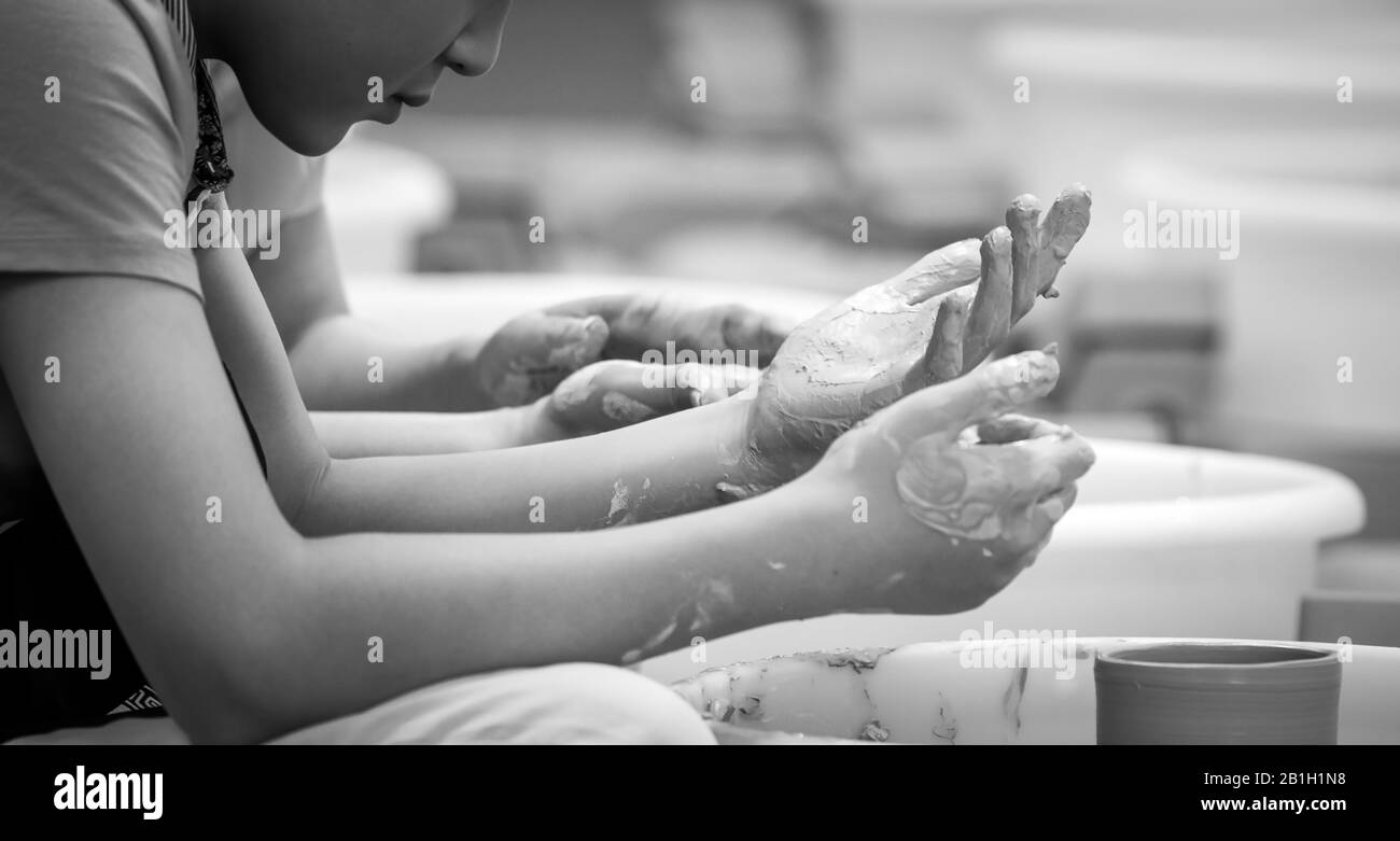Kinder Malen Schwarzweiss Stockfotos Und Bilder Alamy