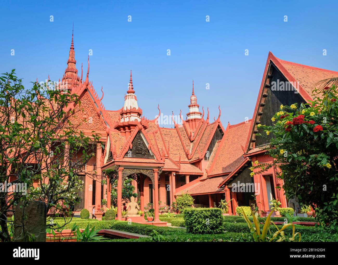Kambodscha, Phnom Phen - März 2016: Der Hofgarten des Nationalmuseums. Stockfoto