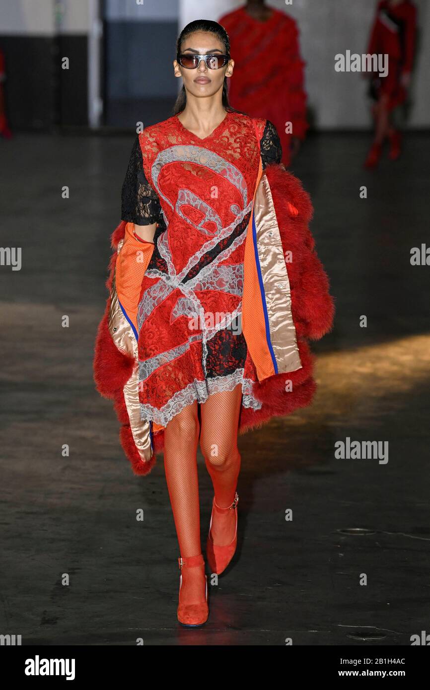 Paris, Frankreich. Februar 2020. Koche FW2020-21 Start- Und Landebahn während der Paris Fashion Week Februar 2020 - Paris, Frankreich 25/02/2020 weltweite Nutzung Credit: Dpa/Alamy Live News Stockfoto