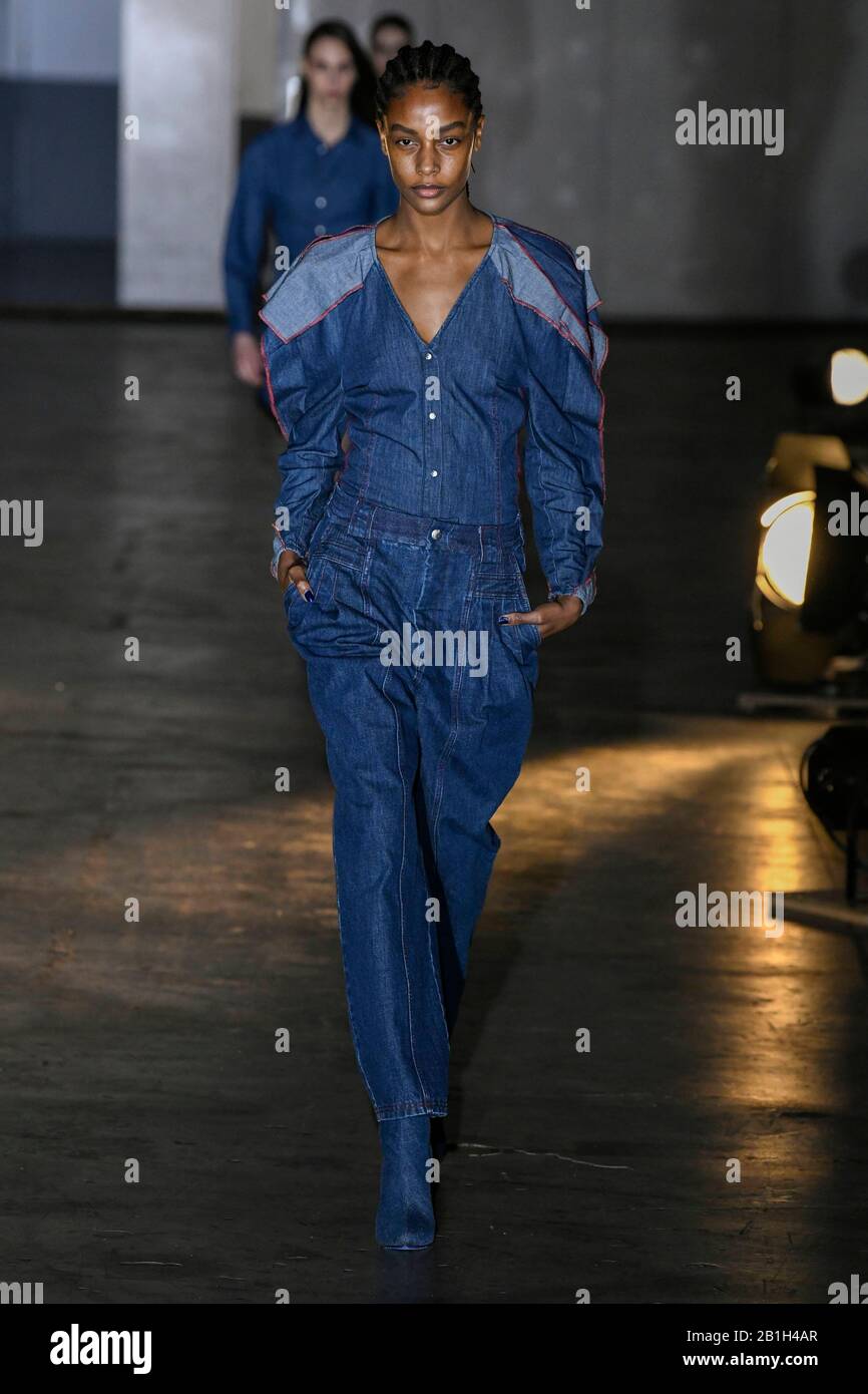 Paris, Frankreich. Februar 2020. Koche FW2020-21 Start- Und Landebahn während der Paris Fashion Week Februar 2020 - Paris, Frankreich 25/02/2020 weltweite Nutzung Credit: Dpa/Alamy Live News Stockfoto