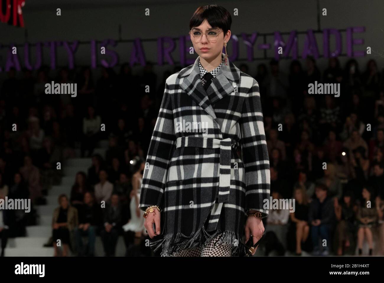 Paris, Frankreich. Februar 2020. Start- Und Landebahn Dior FW2020-21 während der Paris Fashion Week Februar 2020 - Paris, Frankreich 25/02/2020 weltweite Nutzung Credit: Dpa/Alamy Live News Stockfoto