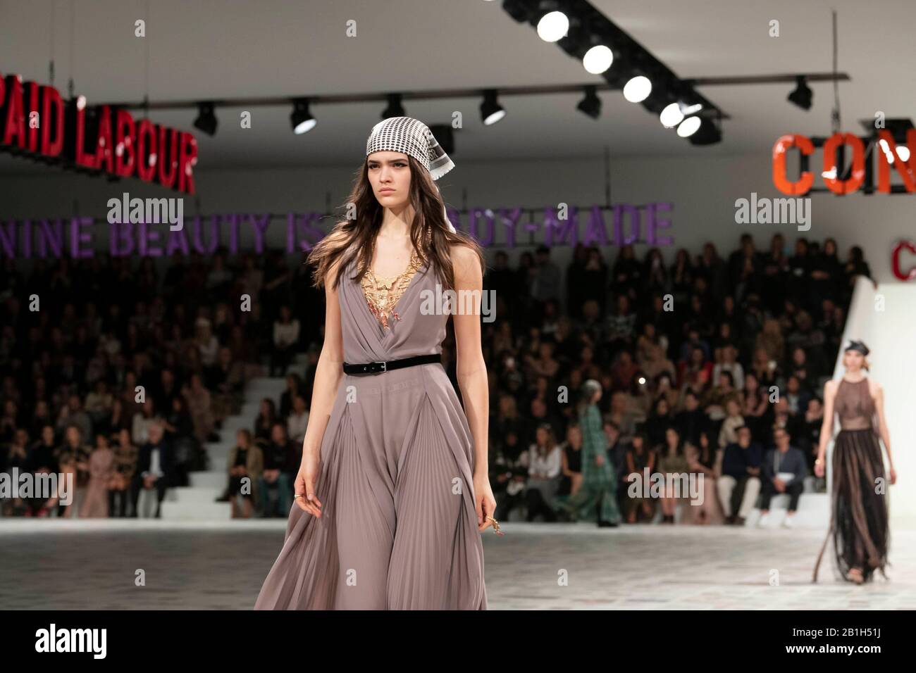 Paris, Frankreich. Februar 2020. Start- Und Landebahn Dior FW2020-21 während der Paris Fashion Week Februar 2020 - Paris, Frankreich 25/02/2020 weltweite Nutzung Credit: Dpa/Alamy Live News Stockfoto