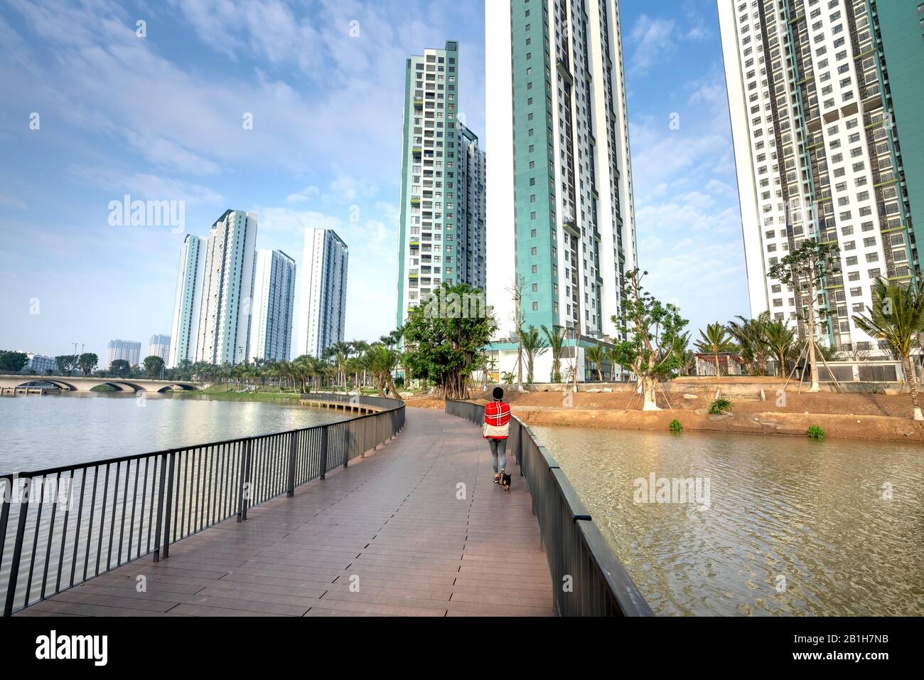 Ecopark Urban Area, Hung Yen, Vietnam - 30. Januar 2020: Das Stadtgebiet von Ecopark plant eine Freifläche, die die Beziehung zwischen den Menschen unterstreicht Stockfoto