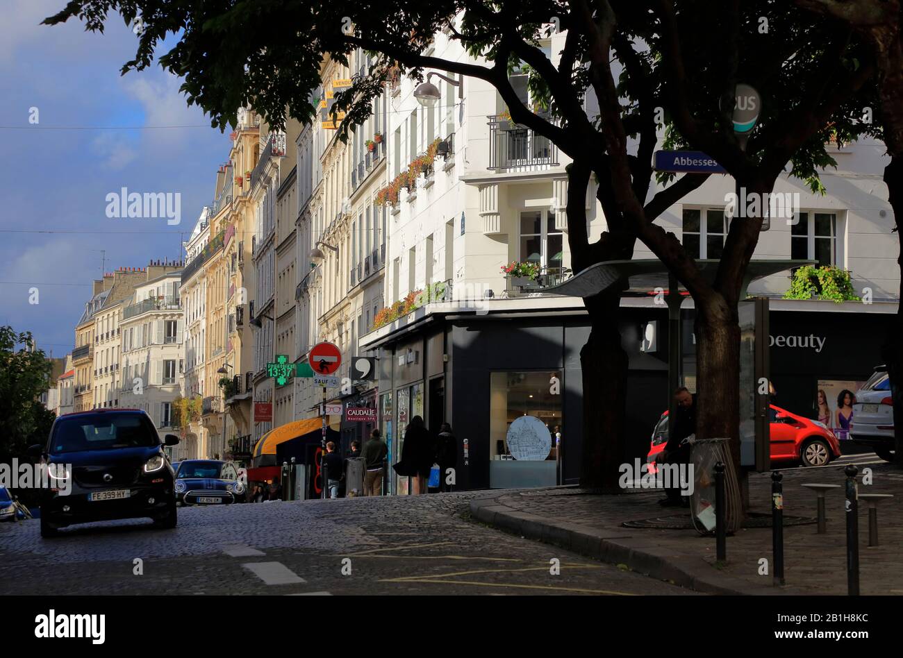 Rue des Abbesses Straße in Montmartre.Paris.Frankreich Stockfoto