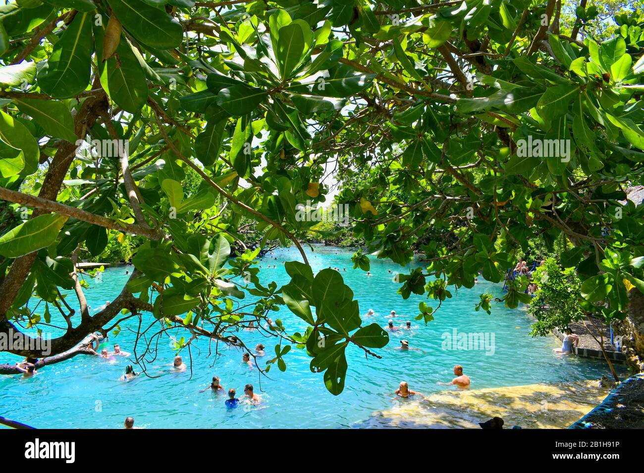 Port Vila, Vanuatu - 14. Februar 2020: Die Blaue Lagune ist ein beliebtes Touristenziel in Vanuatu. Stockfoto