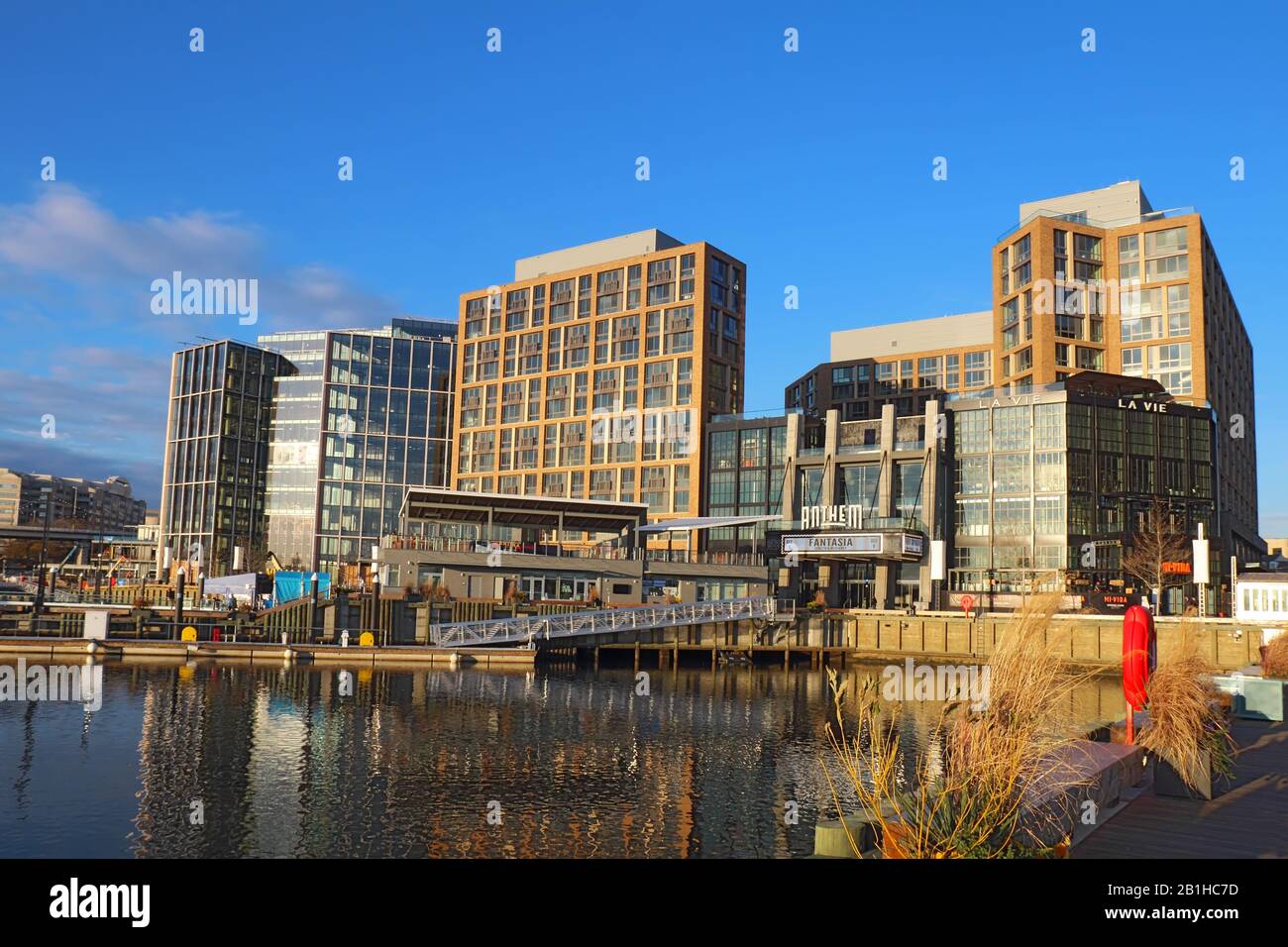 Wharf, Gebäude und Skyline im neu erschlossenen Southwest Waterfront Bereich von Washington, DC von TH aus gesehen Stockfoto